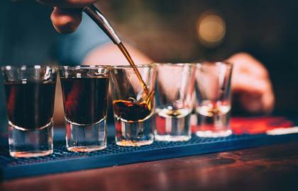 Cách gọi đồ uống tại quán bar mà không phát ra âm thanh như một kẻ ngốc