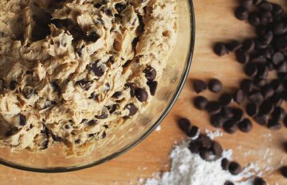 Trứng sống không phải là lý do duy nhất bạn không nên ăn bột bánh quy