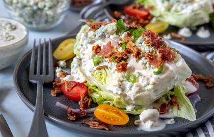 Tại sao bạn nên thêm cải ngựa vào nước sốt phô mai xanh của mình