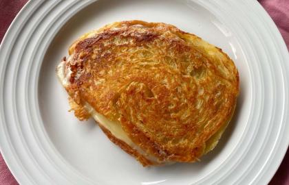 Bánh mì phô mai nướng ngon nhất là bánh sừng bò từ trong ra ngoài