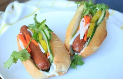 Món xúc xích tiếp theo của bạn xứng đáng được thưởng thức Bánh Mì